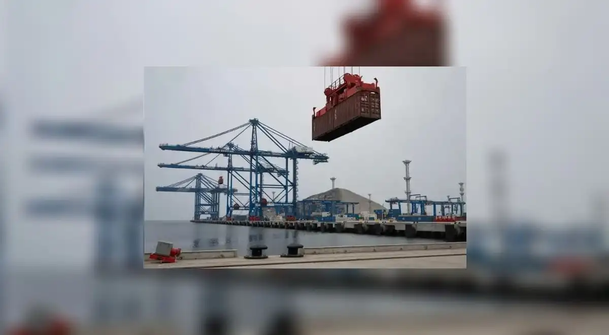 Vista del «megapuerto» de Chancay en la pequeña localidad de Chancay, a 78 kilómetros al norte de Lima, la capital peruana, el 29 de octubre de 2024. Fuente: Difusión