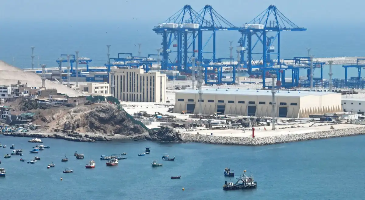 Vista del «megapuerto» de Chancay en la pequeña localidad de Chancay, a 78 kilómetros al norte de Lima, la capital peruana, el 29 de octubre de 2024. Fuente: Difusión