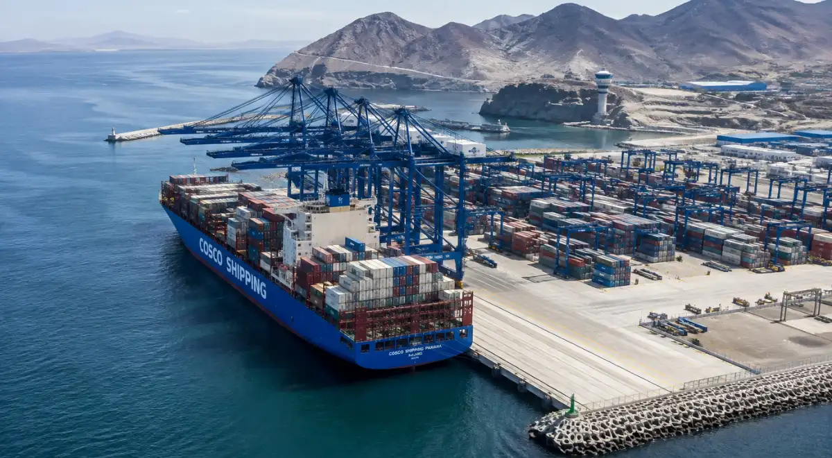 Ecuador evalúa conectar Guayaquil con Shanghái mediante Chancay para fortalecer sus exportaciones hacia el mercado chino.