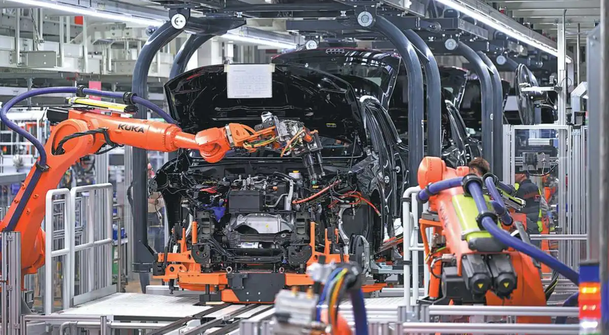 China desarrolla un ecosistema automotriz que integra vehículos eléctricos, baterías, software e infraestructura inteligente.