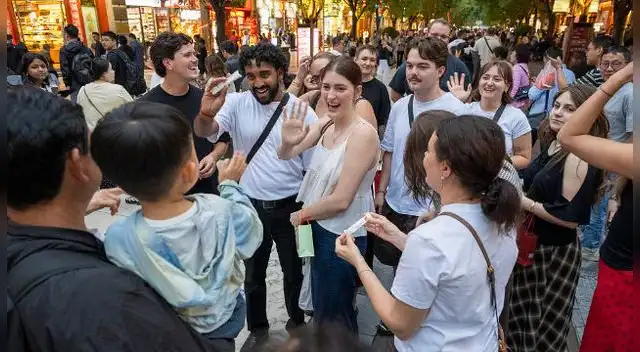 Chinamaxxing: por qué fascina a la Generación Z occidental