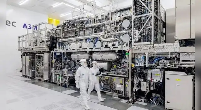 China fabrica sus propias máquinas para hacer chips